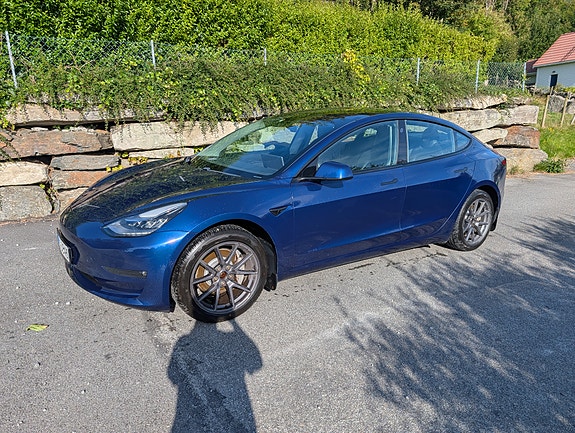 Tesla Model 3 4 of 30