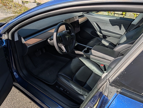 Tesla Model 3 9 of 30