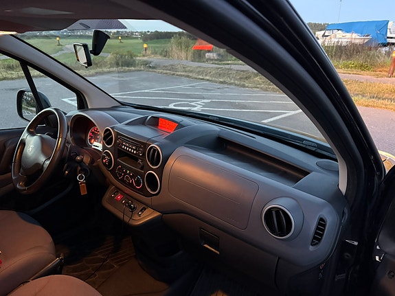 Peugeot Partner 16 of 23
