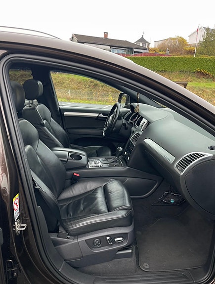 Audi Q7 9 of 16
