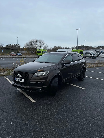 Audi Q7 2 of 16