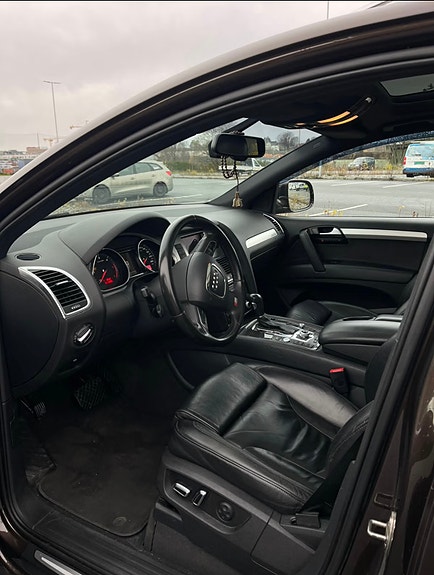 Audi Q7 12 of 16