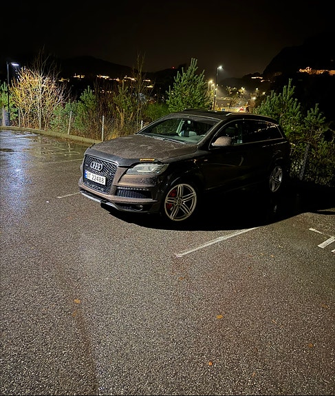 Audi Q7 8 of 16