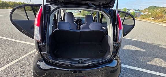 Peugeot iOn 7 of 13