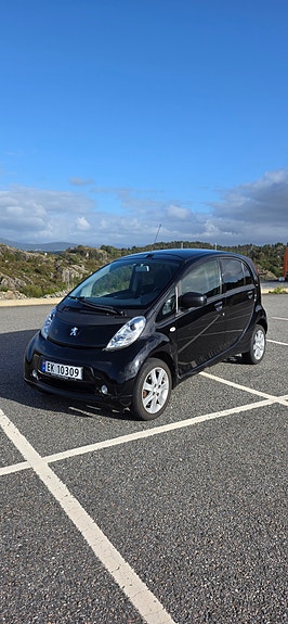 Peugeot iOn 9 of 13