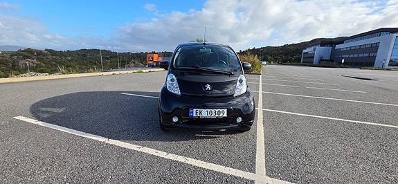 Peugeot iOn 3 of 13