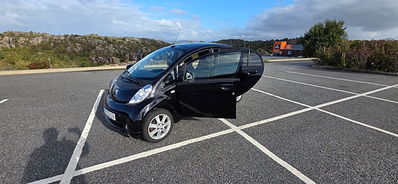 Peugeot iOn 4 of 13