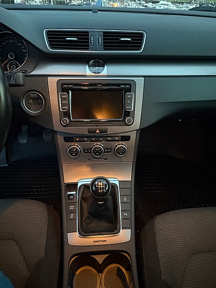 Volkswagen Passat 11 of 24