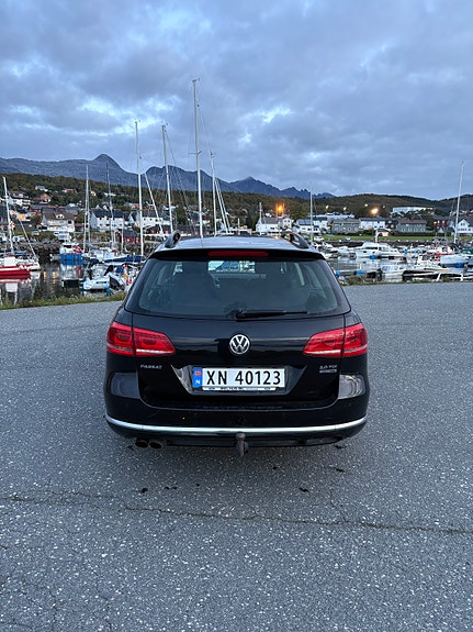 Volkswagen Passat 3 of 24