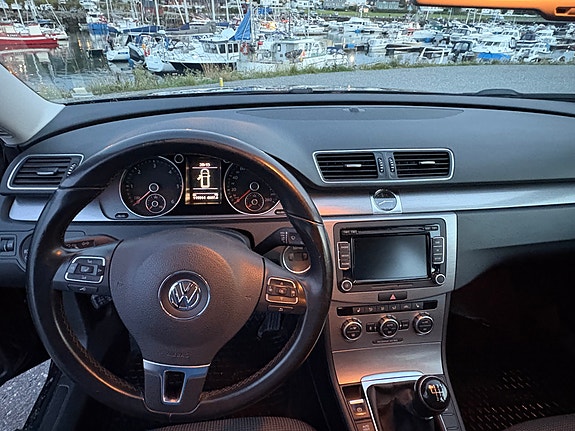 Volkswagen Passat 9 of 24