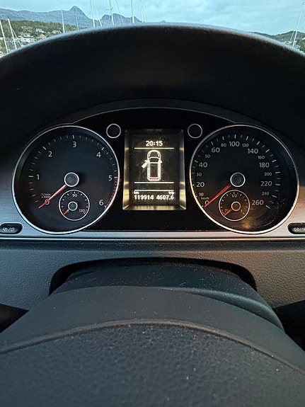 Volkswagen Passat 8 of 24