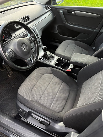 Volkswagen Passat 12 of 24