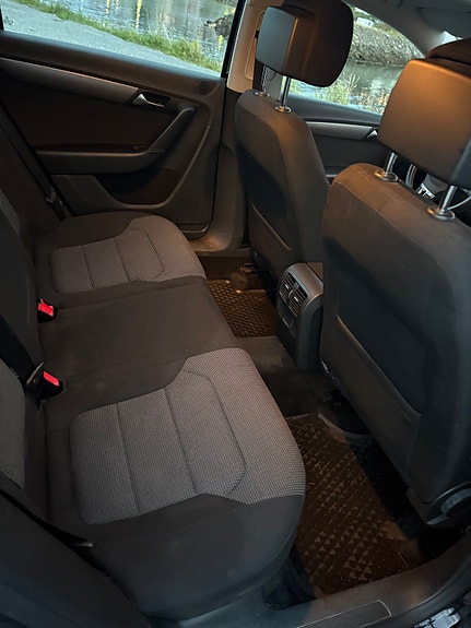Volkswagen Passat 14 of 24