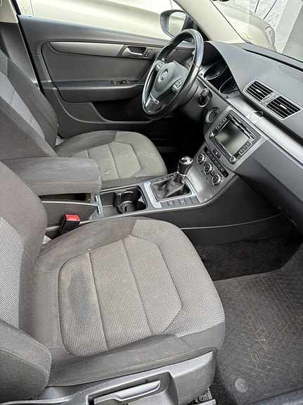 Volkswagen Passat 13 of 24