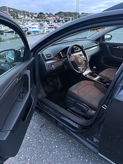 Volkswagen Passat 7 of 24