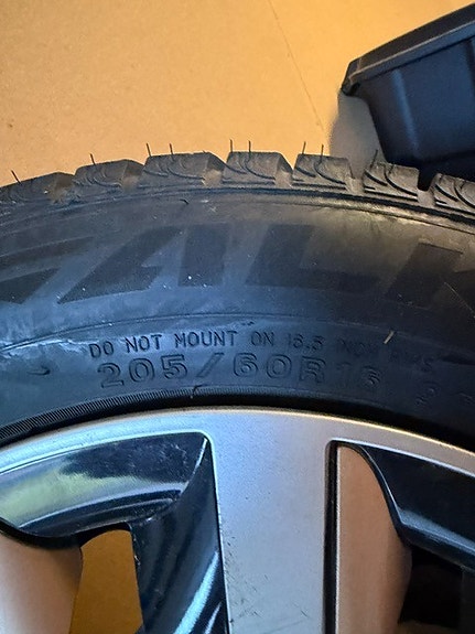 Ford Transit Connect 3 of 17