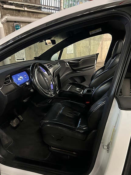 Tesla Model X 6 of 13