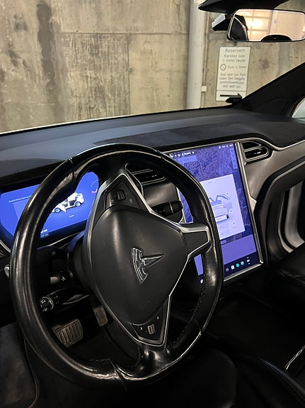 Tesla Model X 10 of 13