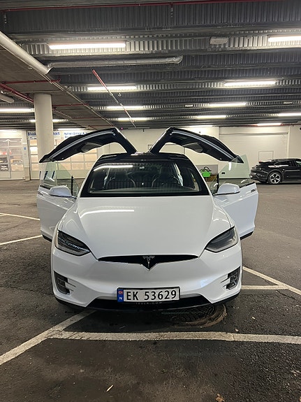 Tesla Model X 5 of 13