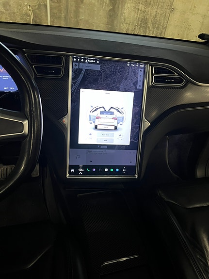 Tesla Model X 11 of 13