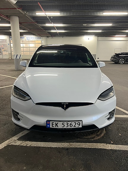 Tesla Model X 4 of 13