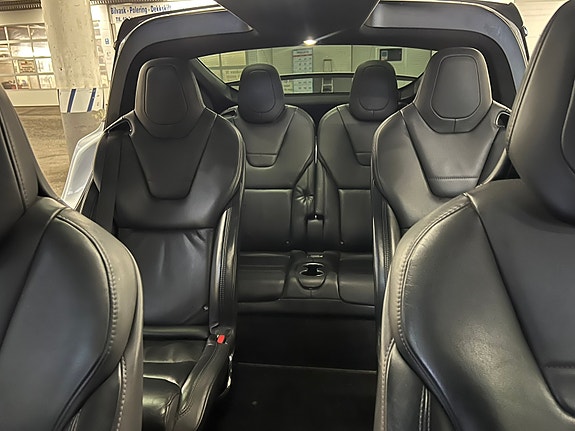 Tesla Model X 9 of 13