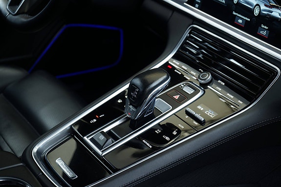 Porsche Panamera 4 13 of 30