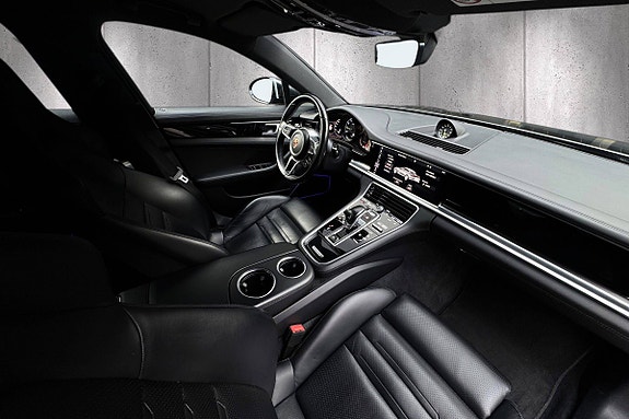 Porsche Panamera 4 27 of 30