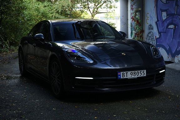 Porsche Panamera 4 2 of 30
