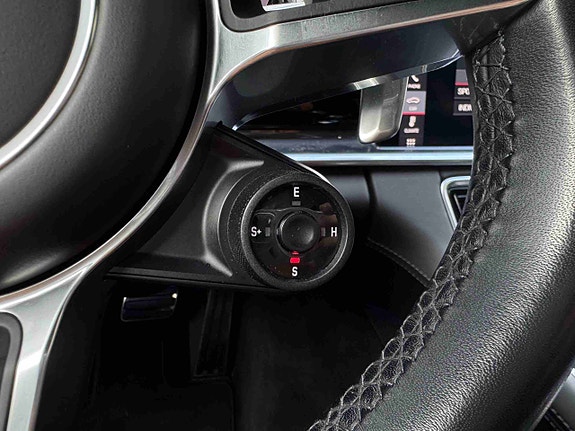 Porsche Panamera 4 18 of 30