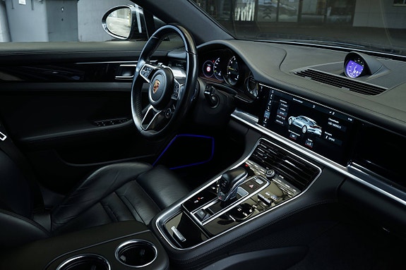 Porsche Panamera 4 12 of 30