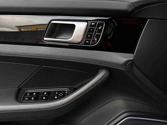 Porsche Panamera 4 19 of 30