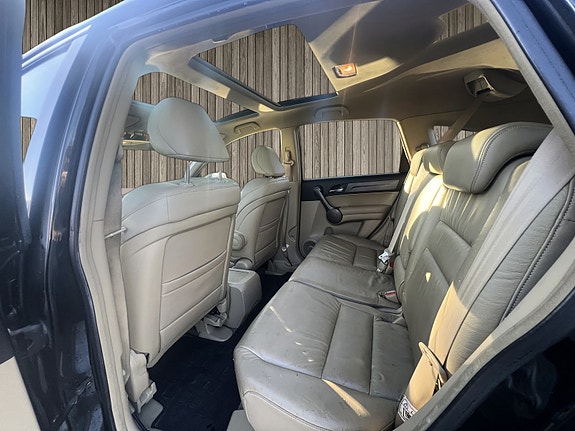 Honda CR-V 12 of 17
