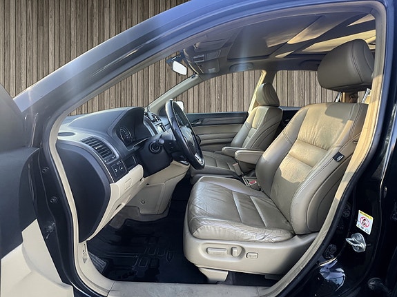 Honda CR-V 10 of 17