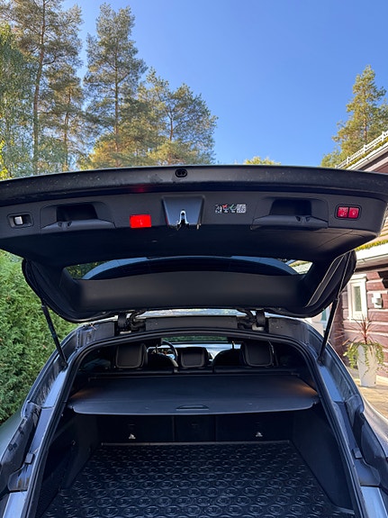 Mercedes-Benz EQC400 7 of 18