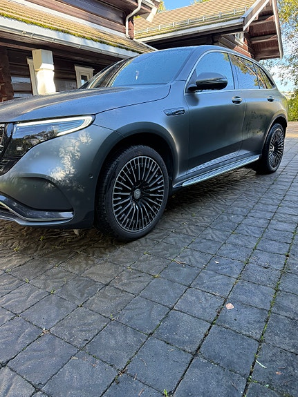 Mercedes-Benz EQC400 4 of 18