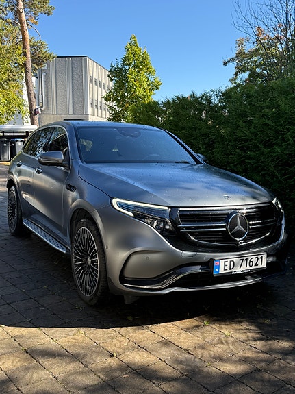 Mercedes-Benz EQC400 2 of 18