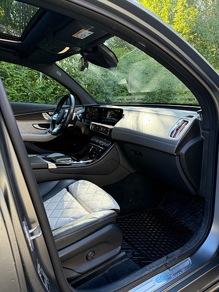 Mercedes-Benz EQC400 9 of 18