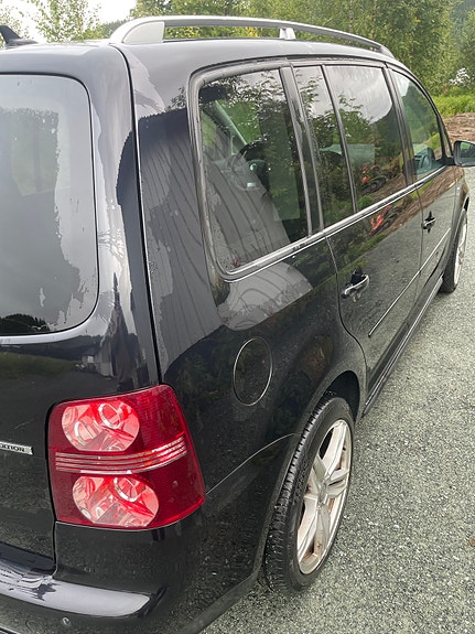 Volkswagen Touran 4 of 13