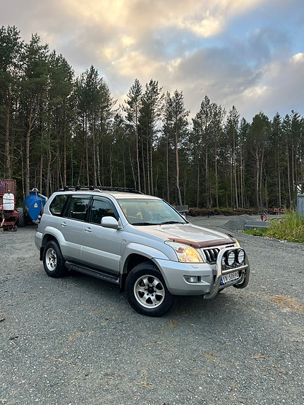 Toyota Land Cruiser 2 of 12