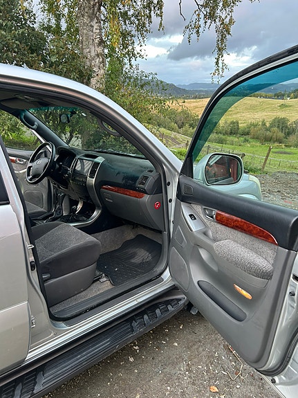 Toyota Land Cruiser 5 of 12