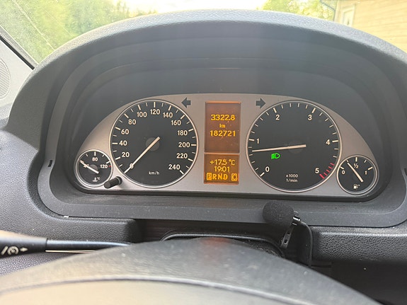 Mercedes-Benz B180 d 15 of 18