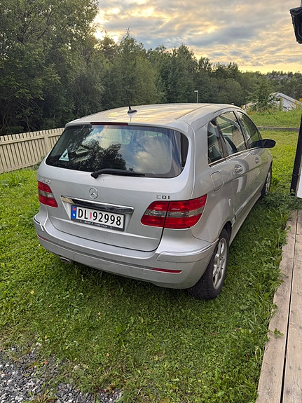 Mercedes-Benz B180 d 3 of 18