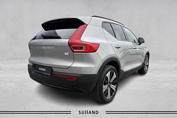 Volvo XC40 5 of 28