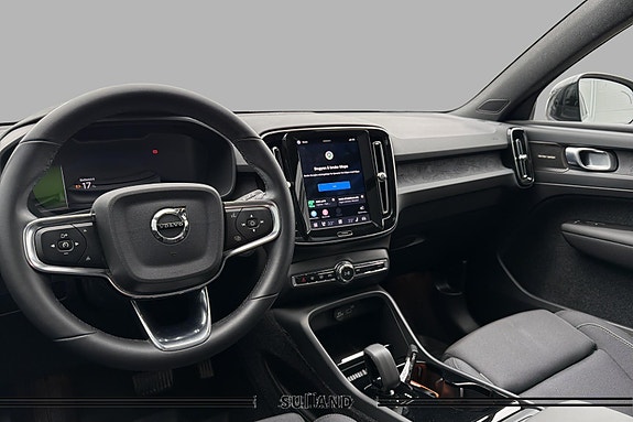 Volvo XC40 10 of 28