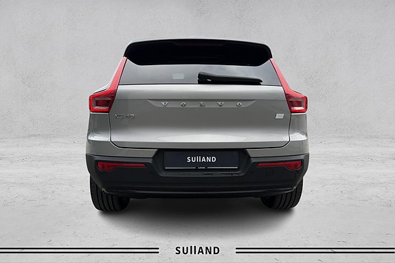Volvo XC40 4 of 28