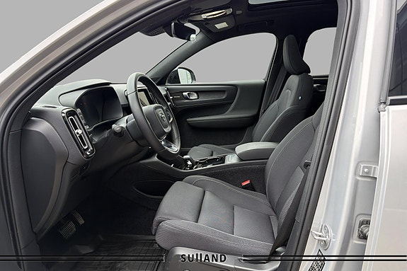 Volvo XC40 11 of 28