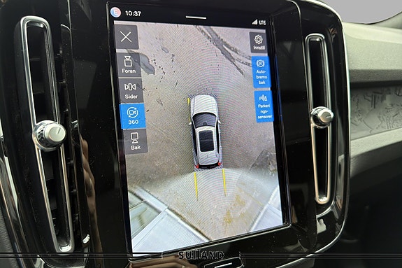Volvo XC40 28 of 28