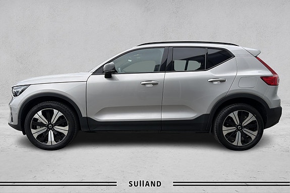 Volvo XC40 2 of 28