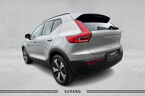 Volvo XC40 3 of 28